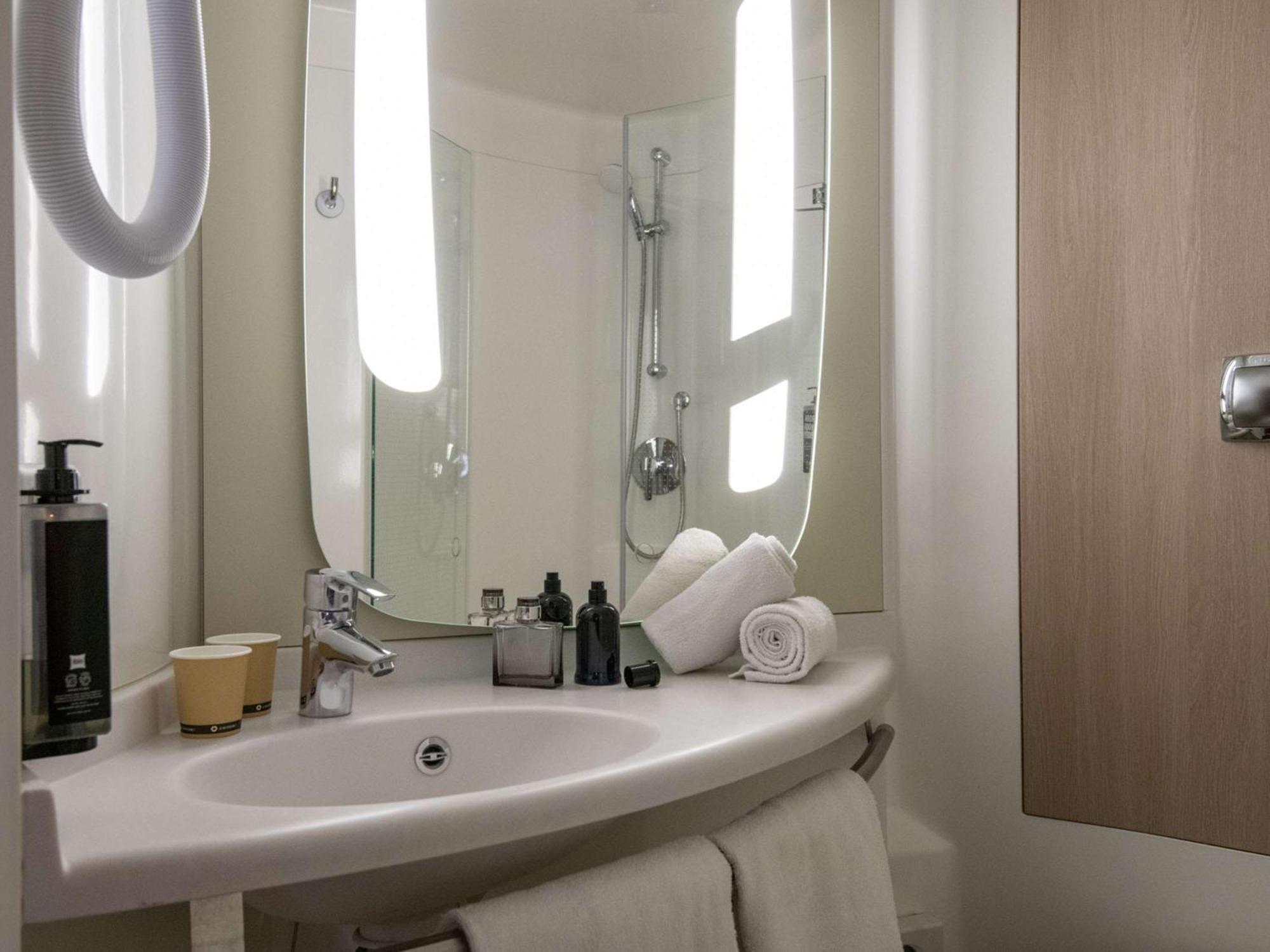Ibis Golfe De Saint-Tropez Hotel Коголен Екстериор снимка