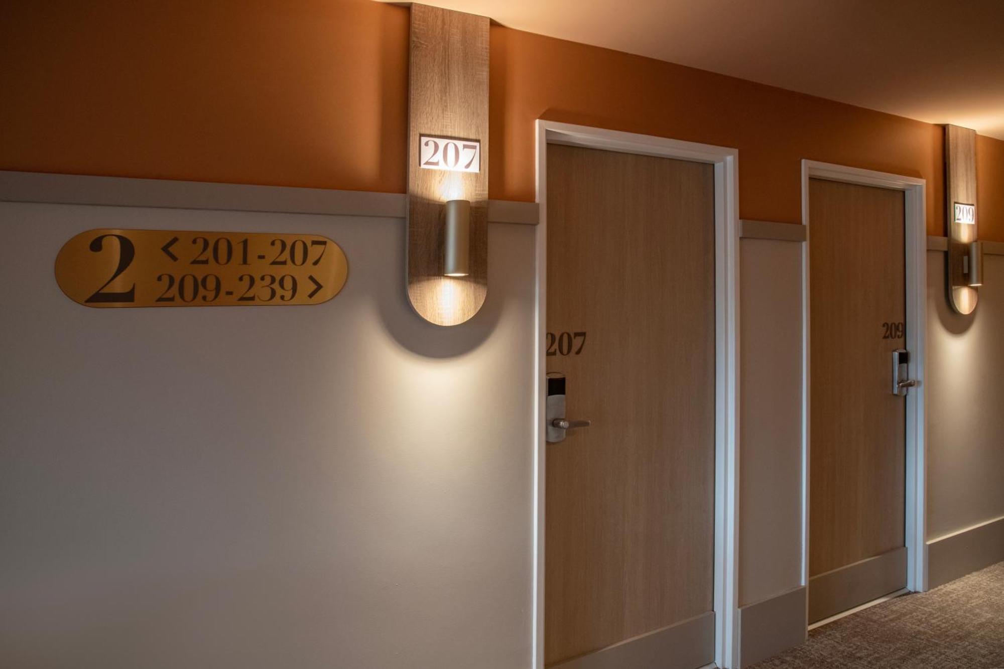 Ibis Golfe De Saint-Tropez Hotel Коголен Екстериор снимка
