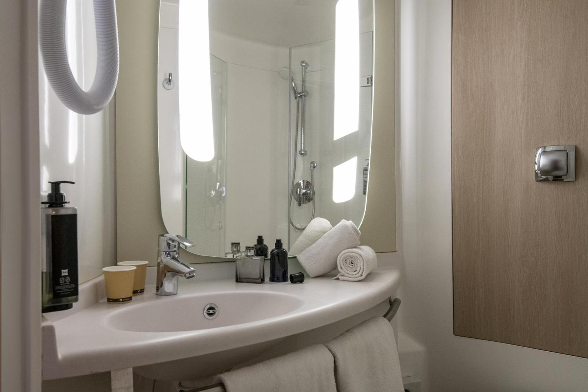 Ibis Golfe De Saint-Tropez Hotel Коголен Екстериор снимка