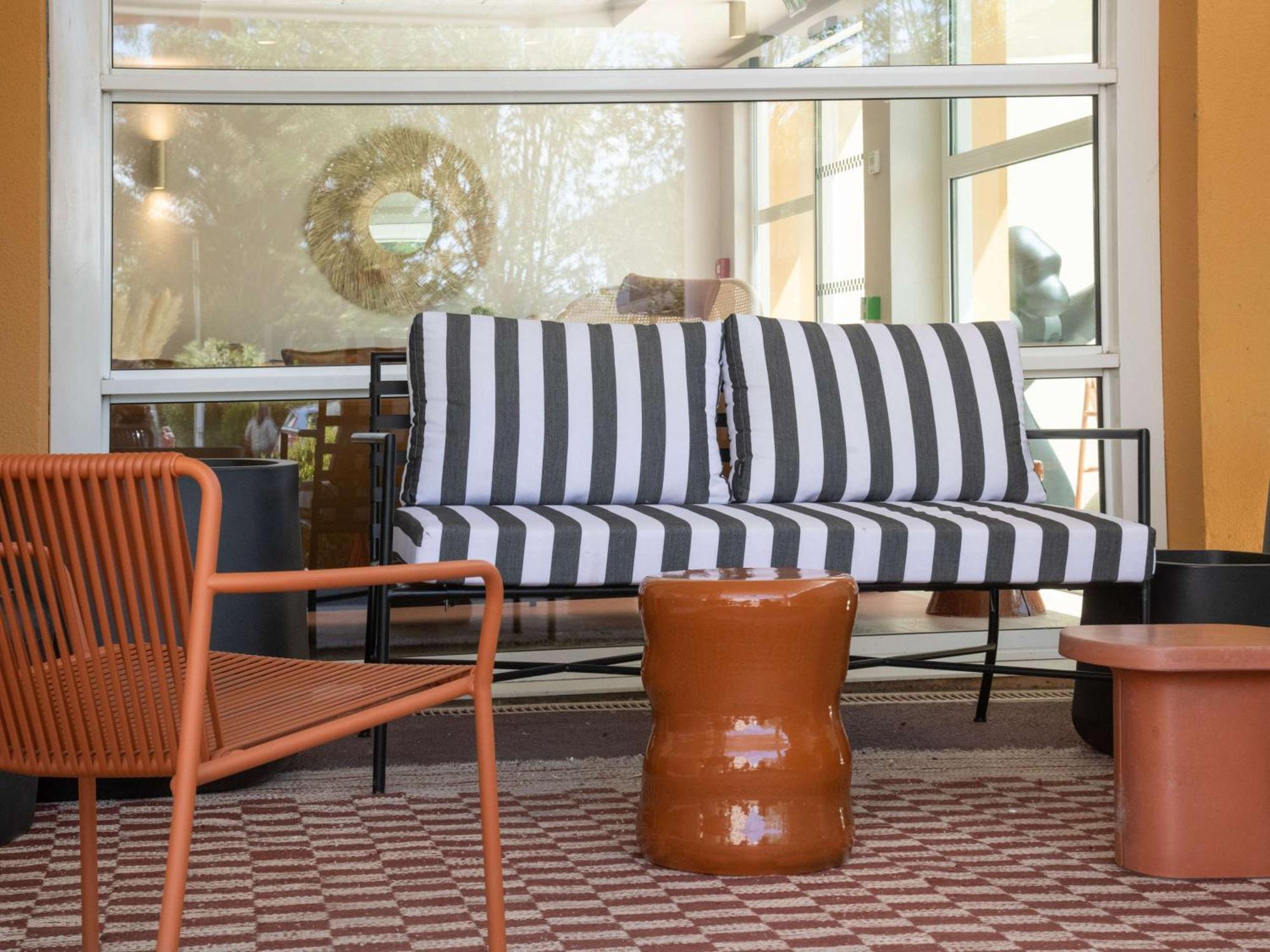 Ibis Golfe De Saint-Tropez Hotel Коголен Екстериор снимка